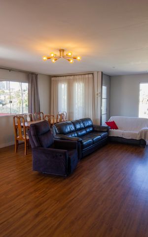 Casa à venda com 180m², 4 quartos e 4 vagasSala