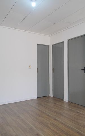 Casa à venda com 110m², 3 quartos e 2 vagasSala