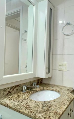 Apartamento à venda com 115m², 3 quartos e 3 vagas Apartamento à venda com 115m², 3 quartos e 3 vagasBanheiro social