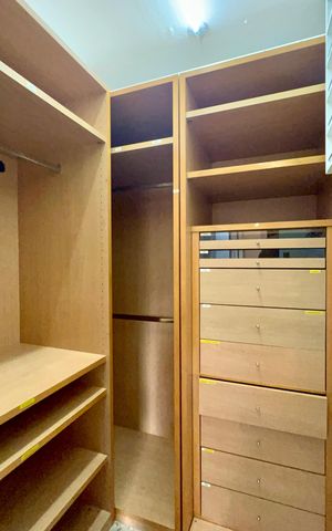 Apartamento à venda com 115m², 3 quartos e 3 vagas Apartamento à venda com 115m², 3 quartos e 3 vagasCloset da suíte