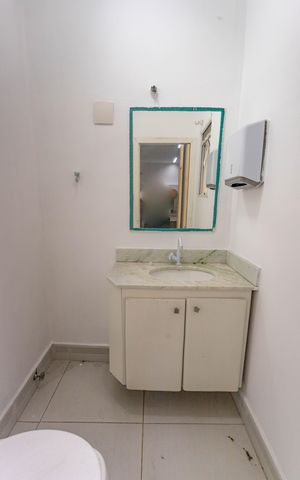 Casa à venda com 750m², 4 quartos e 4 vagas Casa à venda com 750m², 4 quartos e 4 vagasBanheiro do Escritório 2