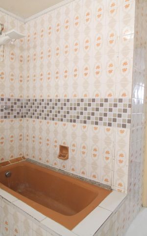 Casa para alugar com 320m², 3 quartos e 2 vagasBanheiro 
