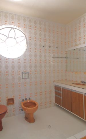 Casa para alugar com 320m², 3 quartos e 2 vagasBanheiro 