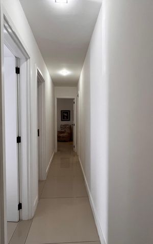 Apartamento para alugar com 121m², 3 quartos e 2 vagas Apartamento para alugar com 121m², 3 quartos e 2 vagasCorredor