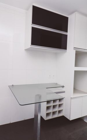 Apartamento à venda com 110m², 3 quartos e 2 vagas Apartamento à venda com 110m², 3 quartos e 2 vagasCozinha