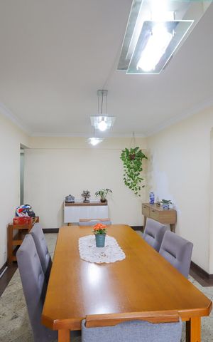 Apartamento à venda com 200m², 4 quartos e 2 vagas Apartamento à venda com 200m², 4 quartos e 2 vagasSala de jantar