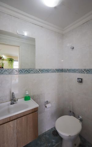 Apartamento à venda com 200m², 4 quartos e 2 vagas Apartamento à venda com 200m², 4 quartos e 2 vagasLavabo