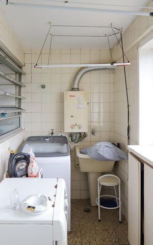 Apartamento à venda com 200m², 4 quartos e 2 vagas Apartamento à venda com 200m², 4 quartos e 2 vagasÁrea de Serviço