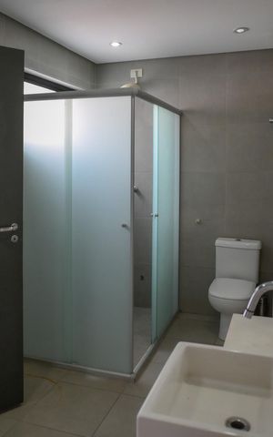 Casa à venda com 261m², 3 quartos e 2 vagas Casa à venda com 261m², 3 quartos e 2 vagasBanheiro Suite