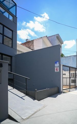 Casa à venda com 261m², 3 quartos e 2 vagas Casa à venda com 261m², 3 quartos e 2 vagasFachada