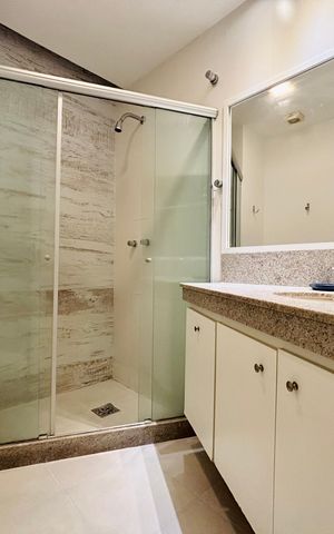 Apartamento para alugar com 100m², 3 quartos e 2 vagas Apartamento para alugar com 100m², 3 quartos e 2 vagasBanheiro
