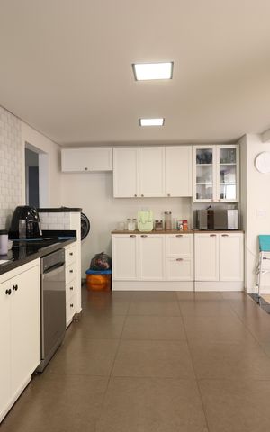 Casa à venda com 400m², 5 quartos e 8 vagasCozinha