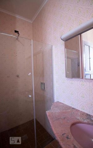 Casa para alugar com 220m², 3 quartos e sem vaga