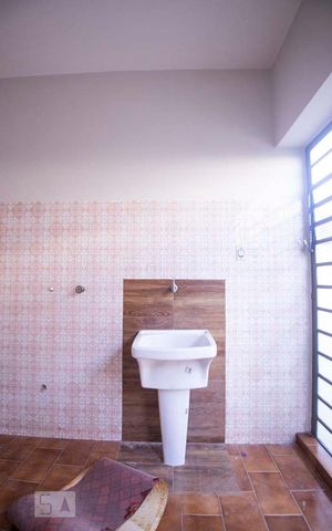 Casa para alugar com 220m², 3 quartos e sem vaga