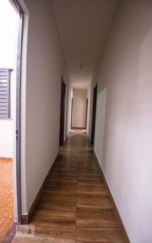 Casa para alugar com 220m², 3 quartos e sem vaga