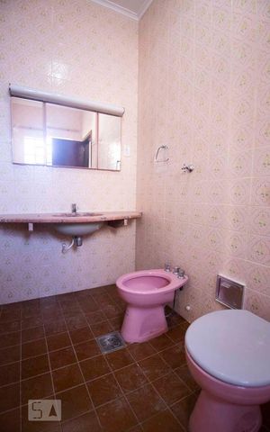 Casa para alugar com 220m², 3 quartos e sem vaga