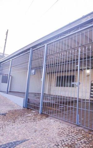 Casa para alugar com 220m², 3 quartos e sem vaga
