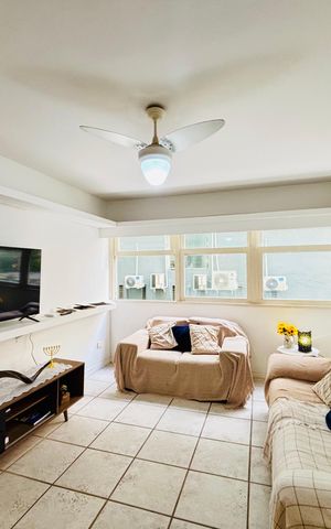 Apartamento à venda com 120m², 3 quartos e sem vaga Apartamento à venda com 120m², 3 quartos e sem vagaSala