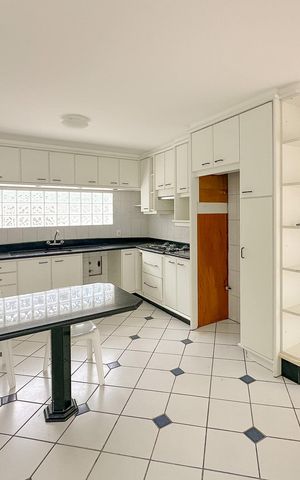 Casa para alugar com 500m², 7 quartos e 4 vagasCozinha
