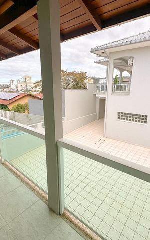Casa para alugar com 500m², 7 quartos e 4 vagasCobertura