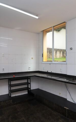 Casa à venda com 400m², 4 quartos e 3 vagas Casa à venda com 400m², 4 quartos e 3 vagasCozinha