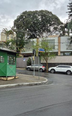 Casa à venda com 400m², 4 quartos e 3 vagas Casa à venda com 400m², 4 quartos e 3 vagasFachada