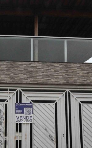 Casa à venda com 110m², 3 quartos e 2 vagas Casa à venda com 110m², 3 quartos e 2 vagasFachada
