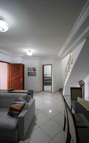 Casa à venda com 110m², 3 quartos e 2 vagas Casa à venda com 110m², 3 quartos e 2 vagasSala