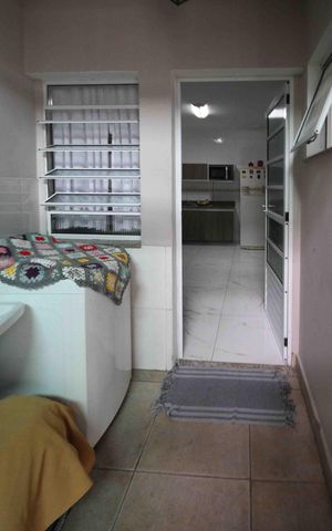 Casa à venda com 110m², 3 quartos e 2 vagas Casa à venda com 110m², 3 quartos e 2 vagasÁrea de serviço
