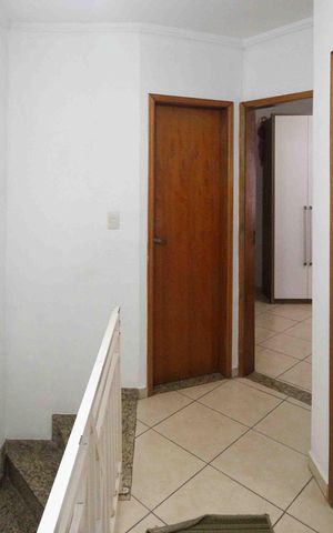 Casa à venda com 110m², 3 quartos e 2 vagas Casa à venda com 110m², 3 quartos e 2 vagasCorredor