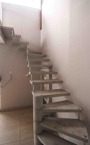 Casa à venda com 110m², 3 quartos e 2 vagas Casa à venda com 110m², 3 quartos e 2 vagasCorredor
