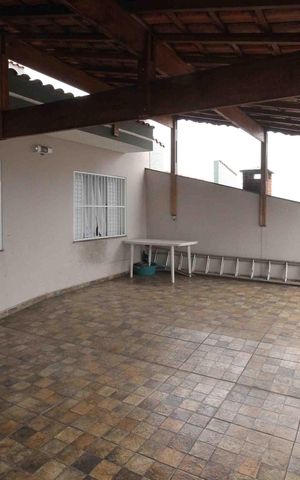 Casa à venda com 110m², 3 quartos e 2 vagas Casa à venda com 110m², 3 quartos e 2 vagasVaranda