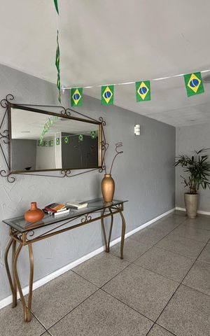 Apartamento à venda com 78m², 2 quartos e 1 vaga Apartamento à venda com 78m², 2 quartos e 1 vagaHall