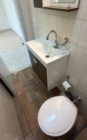 Apartamento à venda com 78m², 2 quartos e 1 vaga Apartamento à venda com 78m², 2 quartos e 1 vagaBanheiro social