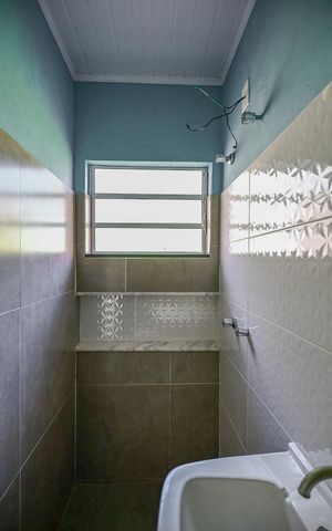 Casa à venda com 95m², 3 quartos e 6 vagasBanheiro Suíte 2