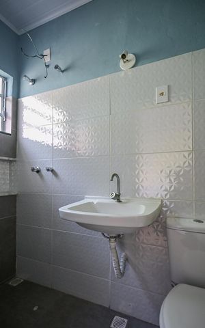 Casa à venda com 95m², 3 quartos e 6 vagasBanheiro Suíte 2