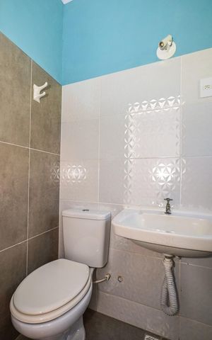 Casa à venda com 95m², 3 quartos e 6 vagasBanheiro Suíte 1