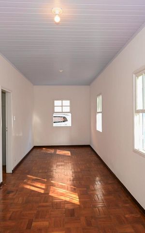 Casa à venda com 95m², 3 quartos e 6 vagasSala