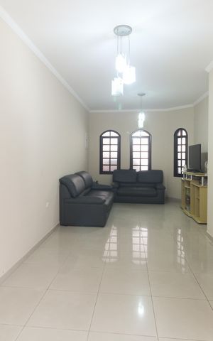 Casa à venda com 250m², 3 quartos e 2 vagas Casa à venda com 250m², 3 quartos e 2 vagasSala