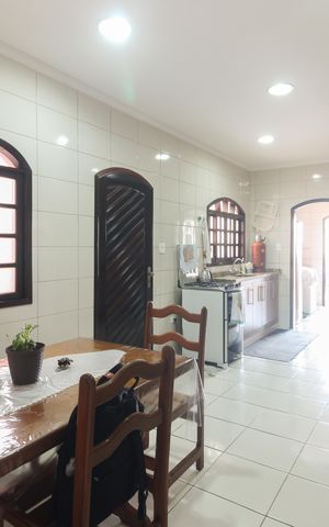 Casa à venda com 250m², 3 quartos e 2 vagas Casa à venda com 250m², 3 quartos e 2 vagasCozinha