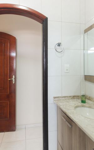 Casa à venda com 250m², 3 quartos e 2 vagas Casa à venda com 250m², 3 quartos e 2 vagasBanheiro Suíte