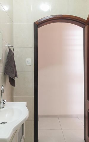 Casa à venda com 250m², 3 quartos e 2 vagas Casa à venda com 250m², 3 quartos e 2 vagasLavabo