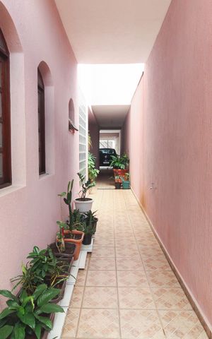 Casa à venda com 250m², 3 quartos e 2 vagas Casa à venda com 250m², 3 quartos e 2 vagasCorredor de Acesso