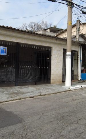 Casa à venda com 236m², 5 quartos e 2 vagasFachada