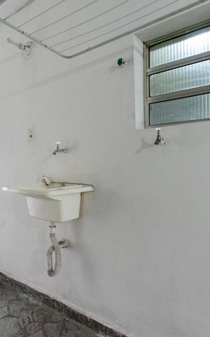Casa para alugar com 236m², 7 quartos e 2 vagas Casa para alugar com 236m², 7 quartos e 2 vagasKitnet 2 Área de Serviço