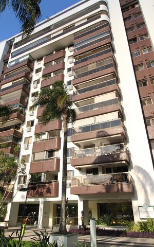 Apartamento à venda com 117m², 3 quartos e 2 vagasFachada