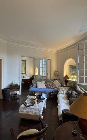 Apartamento à venda com 240m², 4 quartos e sem vaga Apartamento à venda com 240m², 4 quartos e sem vagaSala