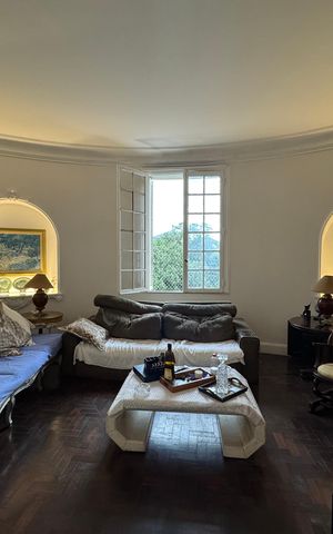 Apartamento à venda com 240m², 4 quartos e sem vaga Apartamento à venda com 240m², 4 quartos e sem vagaSala