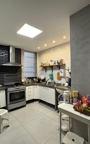 Apartamento à venda com 240m², 4 quartos e sem vaga Apartamento à venda com 240m², 4 quartos e sem vagaCozinha