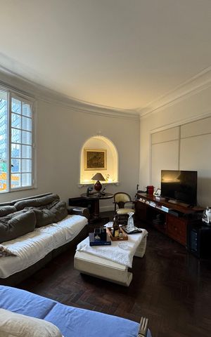 Apartamento à venda com 240m², 4 quartos e sem vaga Apartamento à venda com 240m², 4 quartos e sem vagaSala